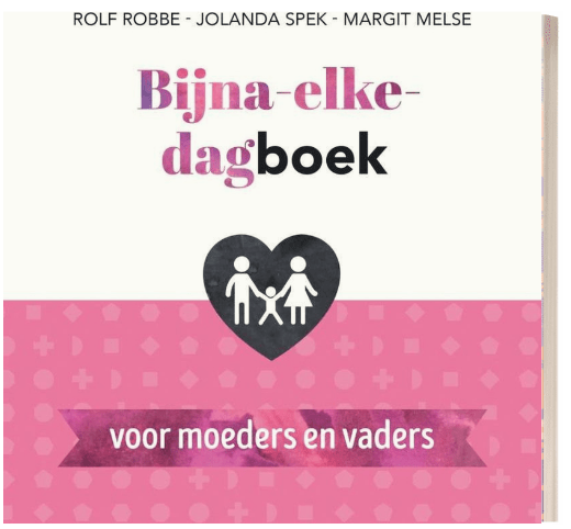 Het boek bijna elk dagboek voor moeders en vaders